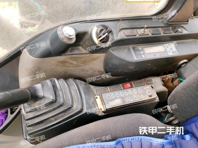 座椅右侧控制台/钥匙门/油门/含右手柄（驾驶室部分）