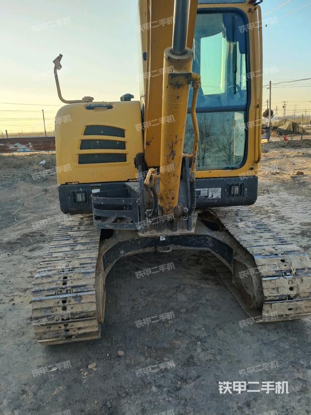 轉(zhuǎn)盤(pán)和下車(chē)架正前（工作和回轉(zhuǎn)裝置）