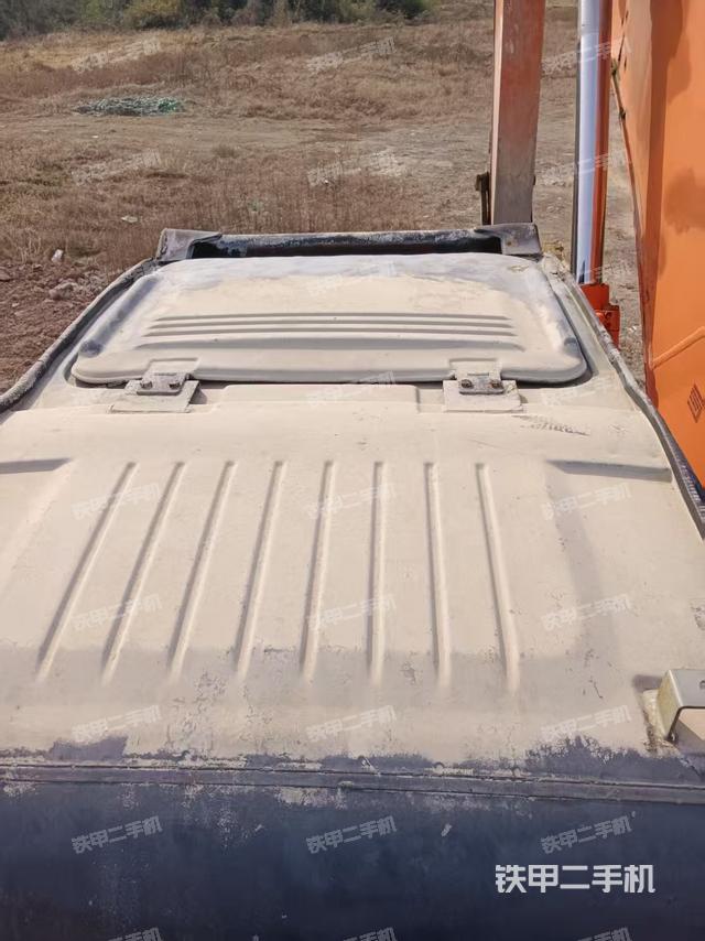 驾驶室顶部（整机外观）