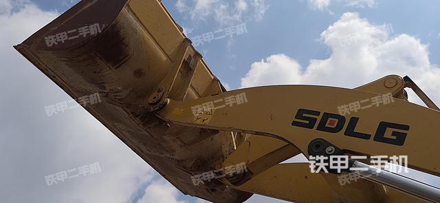 工作裝置整體(整機(jī)外觀及大件) 工作裝置整體(整機(jī)外觀及大件)