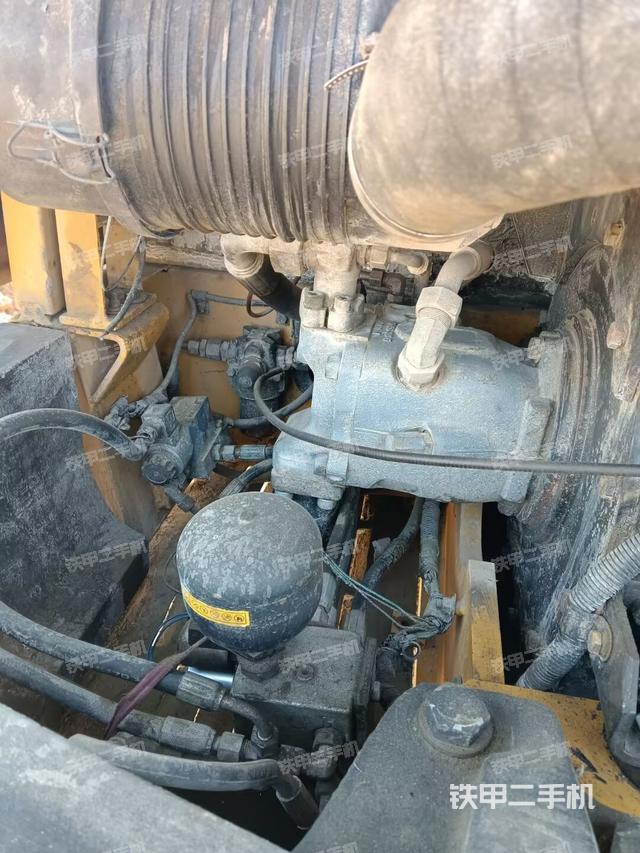 液壓泵艙室正面整體（整機(jī)外觀）