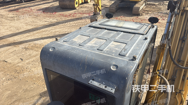 驾驶室顶部（整机外观）