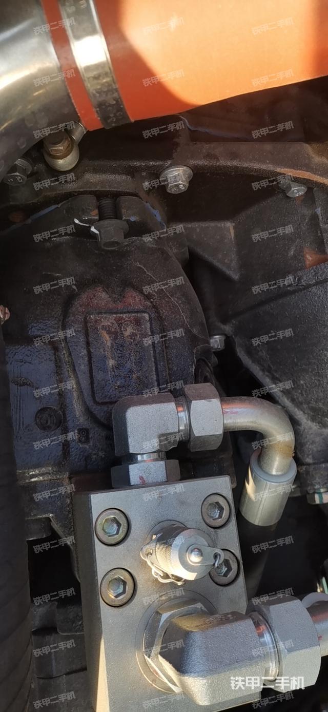 回转马达和主控阀（整机外观）