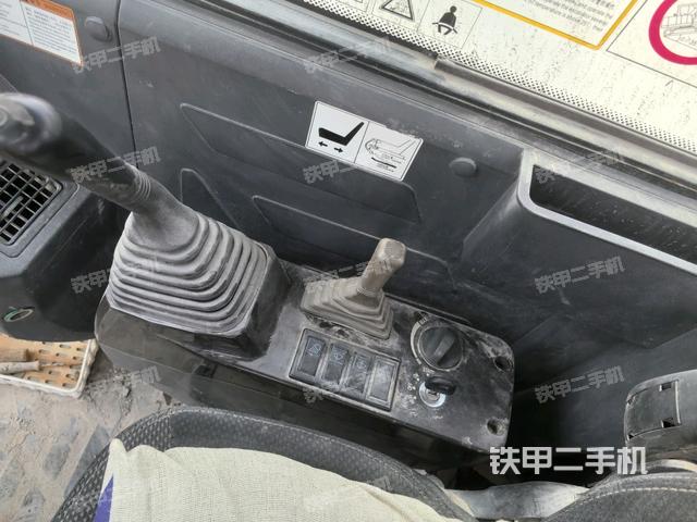 座椅右側(cè)控制臺/鑰匙門/油門/含右手柄（駕駛室部分）