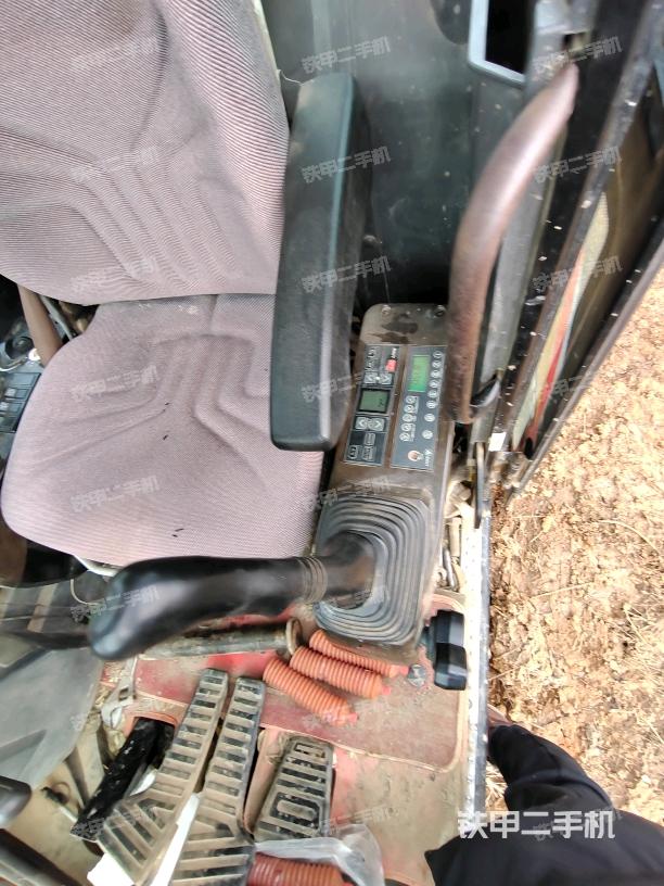 座椅右側(cè)控制臺/鑰匙門/油門/含右手柄（駕駛室部分）