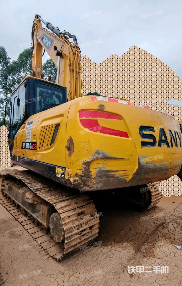 單側(cè)履帶整體(整機(jī)外觀) 單側(cè)履帶整體(整機(jī)外觀)