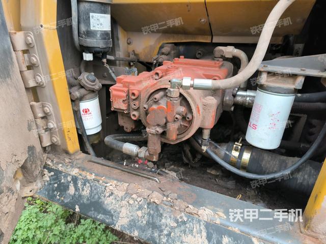 液壓泵斜45?左(大件艙室) 液壓泵斜45?左(大件艙室)