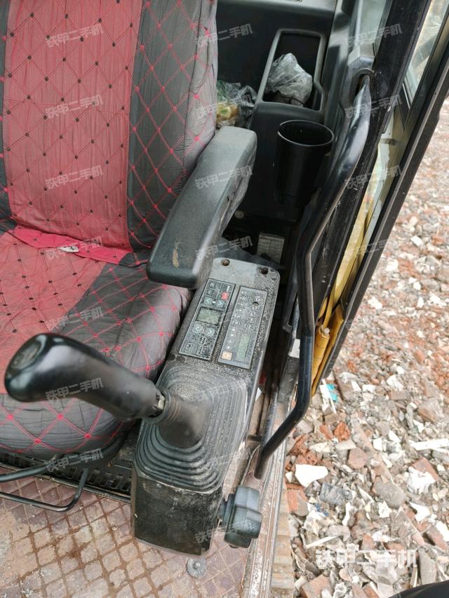 座椅右側(cè)控制臺/鑰匙門/油門/含右手柄（駕駛室部分）