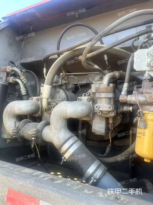 液壓泵艙室正面整體(整機(jī)外觀) 液壓泵艙室正面整體(整機(jī)外觀)