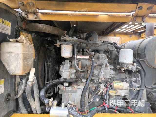 發(fā)動(dòng)機(jī)室（上車(chē)部件）