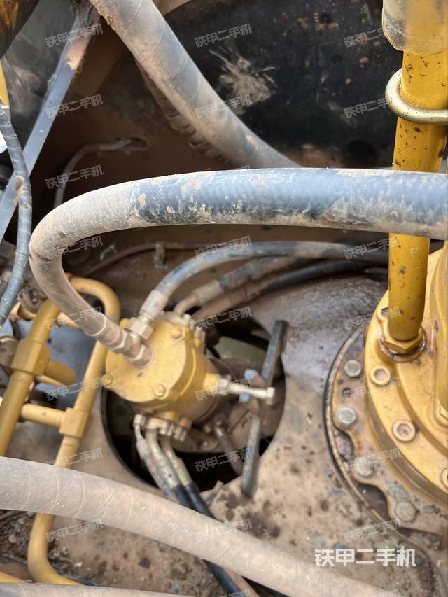 中央回轉(zhuǎn)接頭特寫（上車部件）