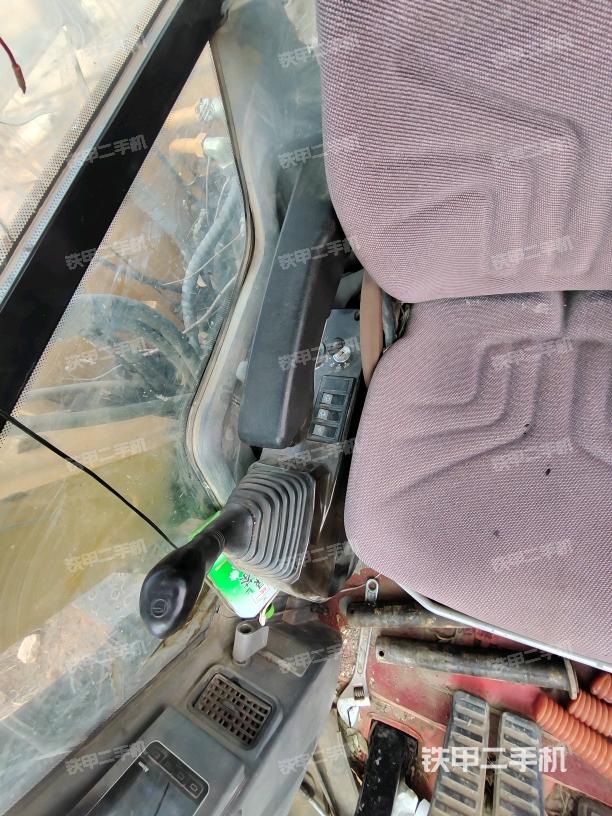 座椅左側(cè)控制臺/音響/含左手柄（駕駛室部分）