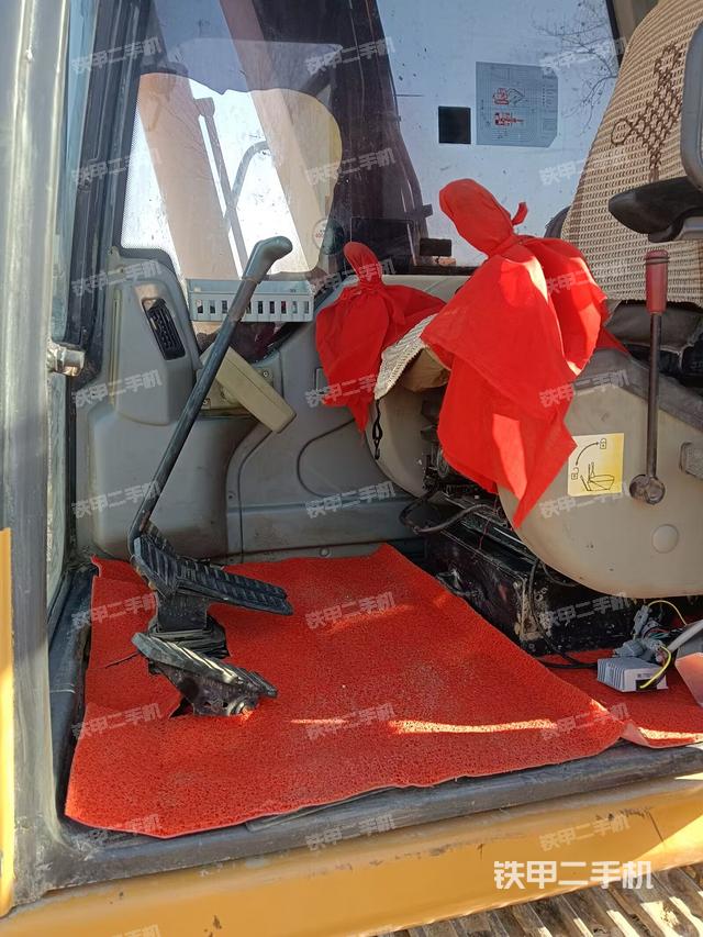 駕駛室頂部（整機外觀）