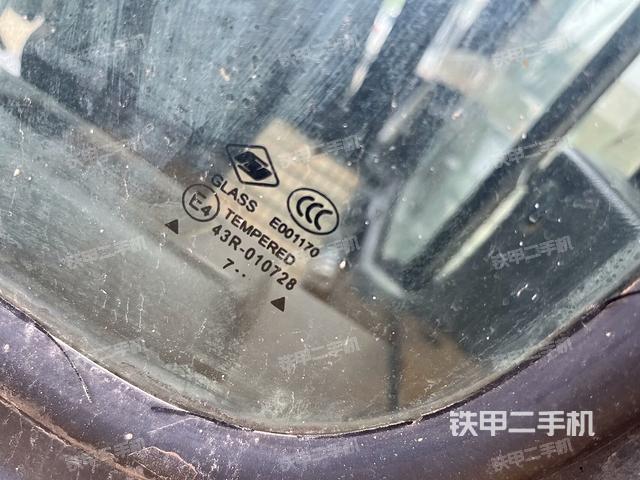 后窗玻璃角標（駕駛室部分）