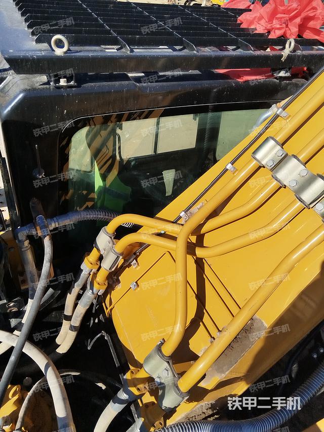 驾驶室顶部（整机外观）