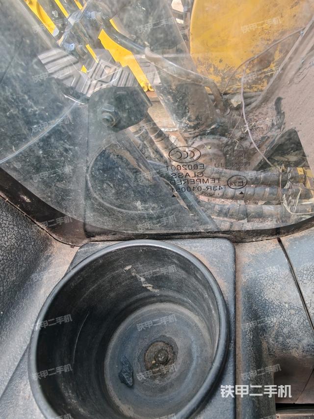 左后方玻璃角標(biāo)（駕駛室部分）