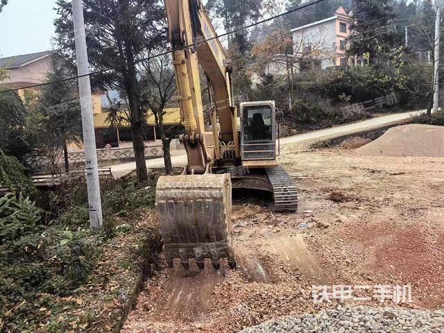 駕駛室頂部（整機外觀）