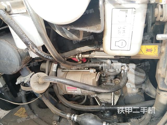 回轉(zhuǎn)馬達(dá)和主控閥(整機(jī)外觀) 回轉(zhuǎn)馬達(dá)和主控閥(整機(jī)外觀)