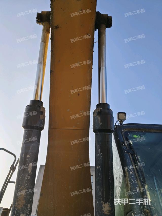 大臂油缸整體?豎拍（工作和回轉(zhuǎn)裝置）