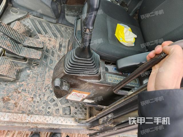座椅左側控制臺/音響/含左手柄(駕駛室部分) 座椅左側控制臺/音響/含左手柄(駕駛室部分)