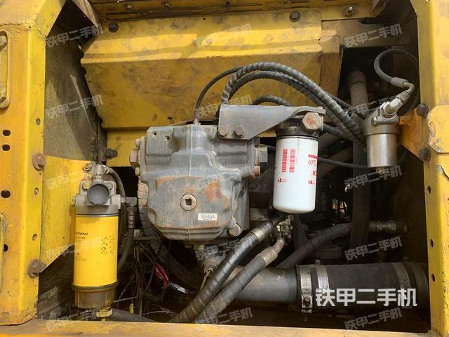 液壓泵艙室正面整體（整機(jī)外觀）