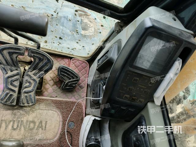 座椅右側(cè)控制臺(tái)/鑰匙門(mén)/油門(mén)/含右手柄（駕駛室部分）