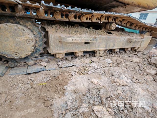 液壓泵艙室正面整體(整機(jī)外觀) 液壓泵艙室正面整體(整機(jī)外觀)