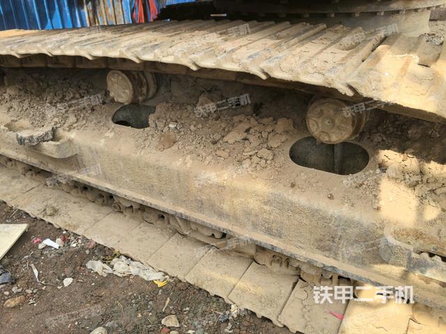 右側(cè)履帶整體(行走機構(gòu)) 右側(cè)履帶整體(行走機構(gòu))