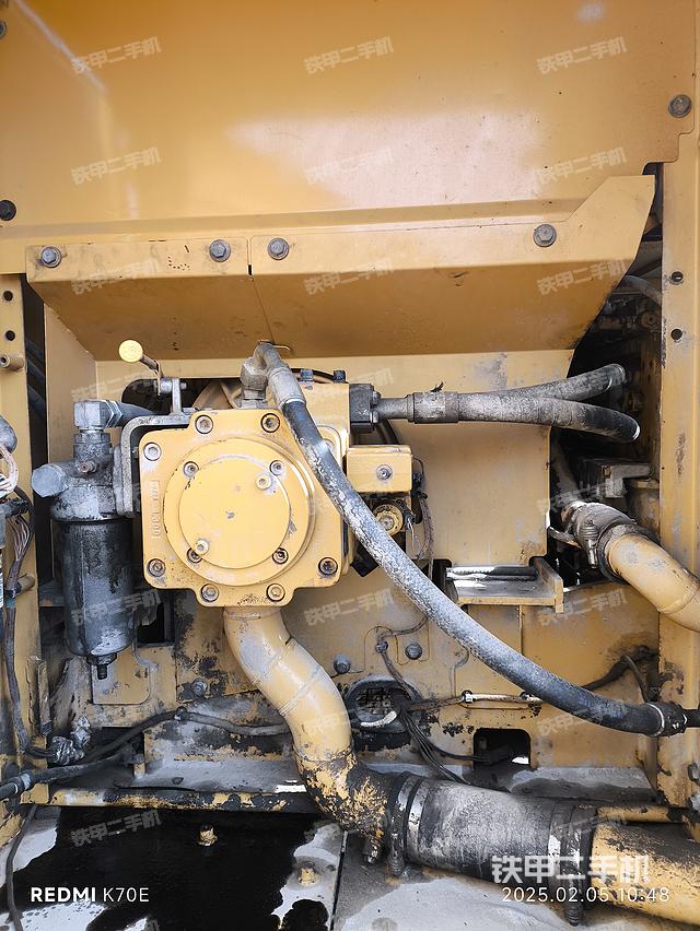 液压泵舱室正面整体（整机外观）