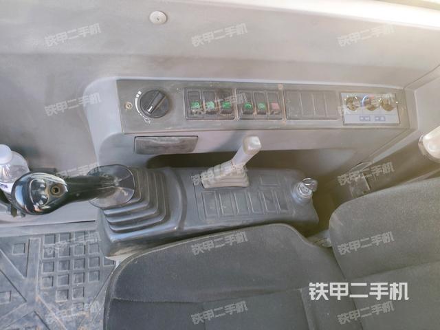 座椅右側(cè)控制臺(tái)/鑰匙門(mén)/油門(mén)/含右手柄（駕駛室部分）