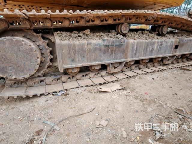 液壓泵艙室正面整體（整機(jī)外觀）