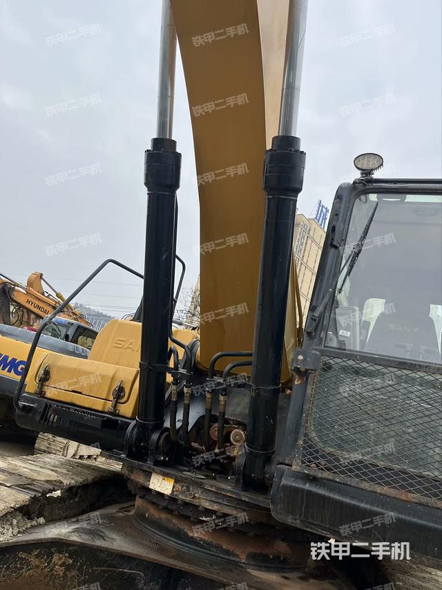 大臂油缸整體?豎拍（工作和回轉(zhuǎn)裝置）