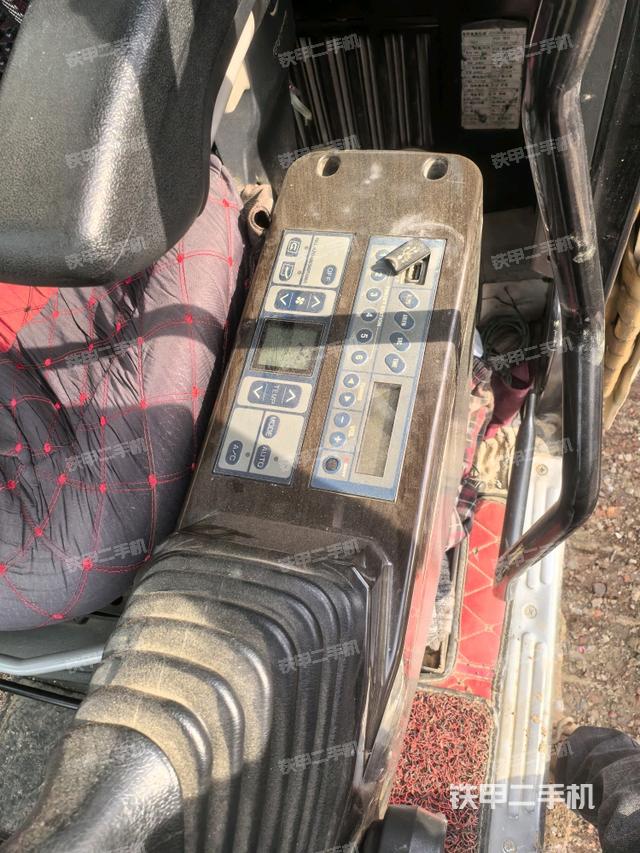 座椅左側(cè)控制臺(tái)/音響/含左手柄（駕駛室部分）