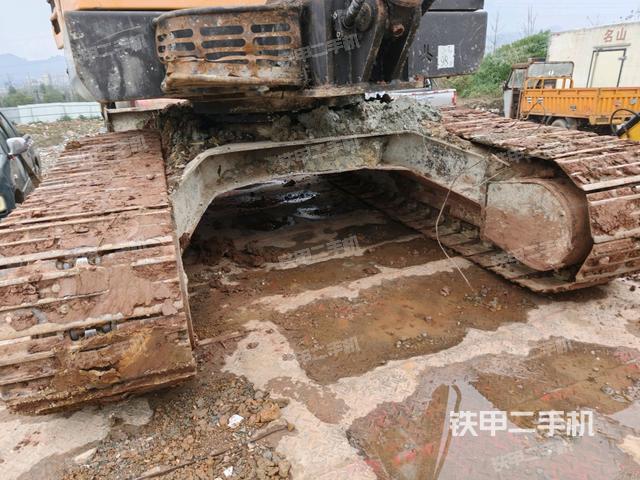 轉盤和下車架正前(工作和回轉裝置) 轉盤和下車架正前(工作和回轉裝置)