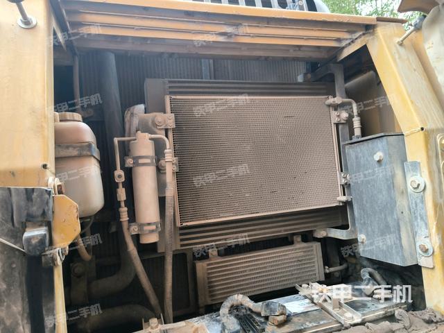 散熱器正面(大件艙室) 散熱器正面(大件艙室)