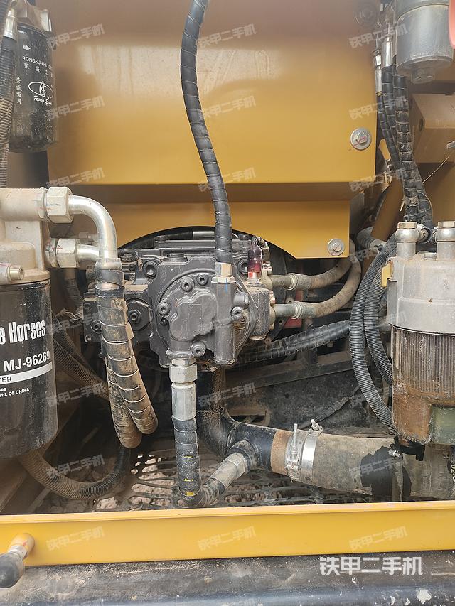 液壓泵艙室正面整體（整機(jī)外觀）