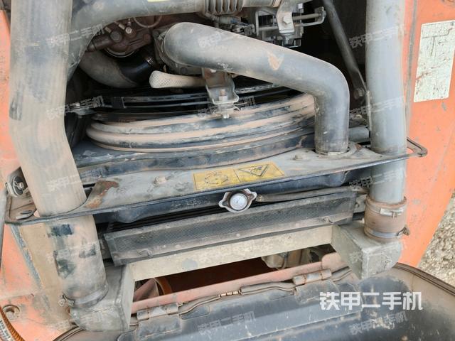 發(fā)動(dòng)機(jī)室（上車(chē)部件）