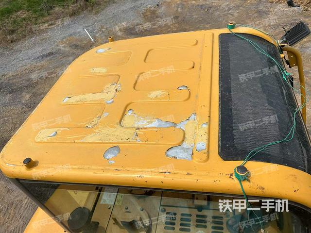 驾驶室顶部（整机外观）