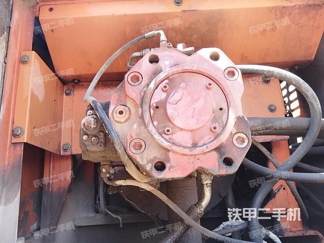 液壓泵艙室正面整體(整機(jī)外觀) 液壓泵艙室正面整體(整機(jī)外觀)