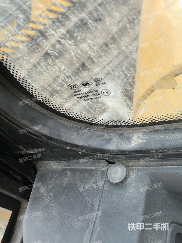 后窗玻璃角標（駕駛室部分）