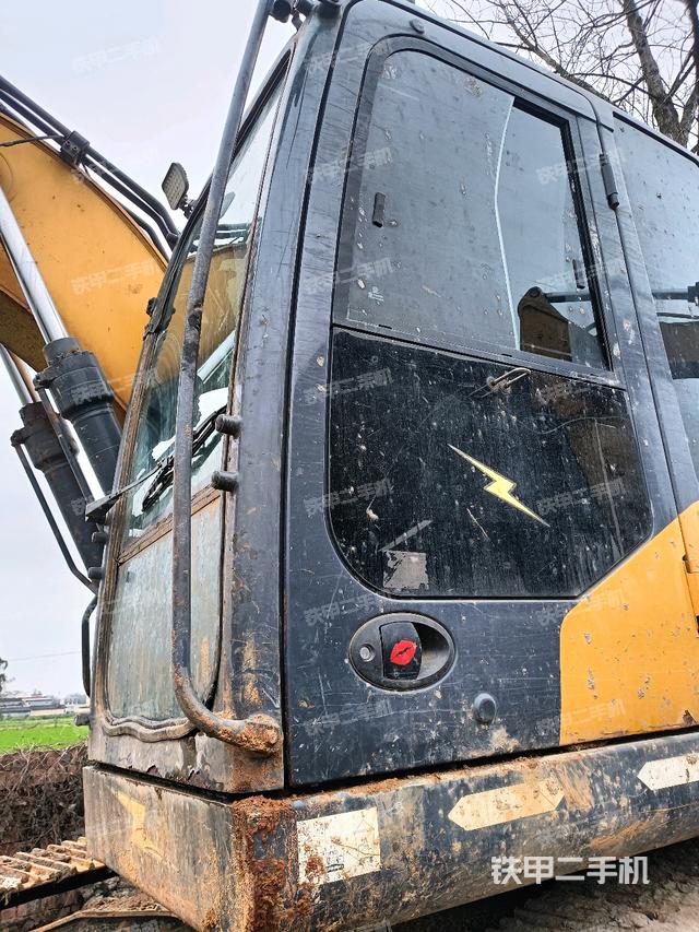 駕駛室整體（整機外觀）