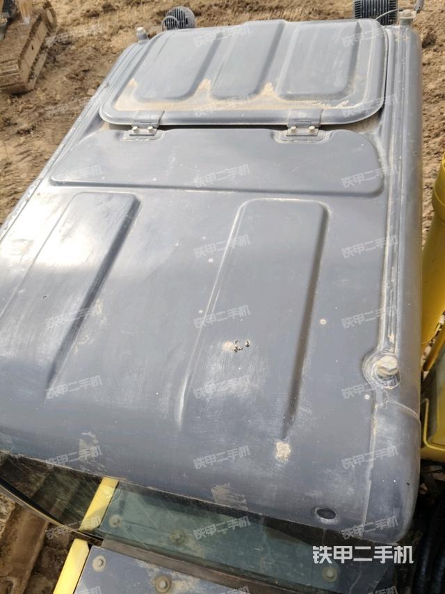 駕駛室頂部（整機外觀）