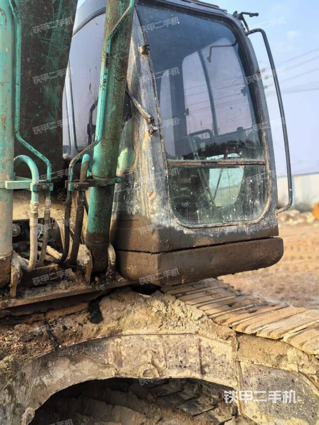 轉(zhuǎn)盤和下車架正前(工作和回轉(zhuǎn)裝置) 轉(zhuǎn)盤和下車架正前(工作和回轉(zhuǎn)裝置)