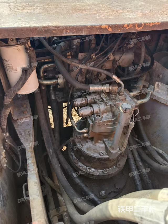 回转马达和主控阀（整机外观）