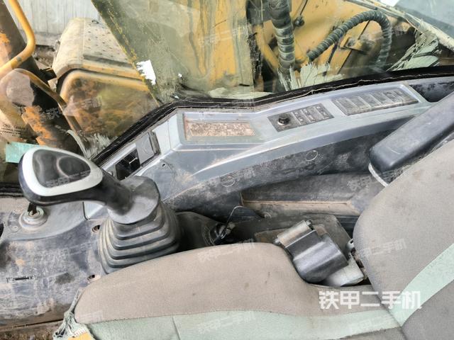 座椅右側(cè)控制臺(tái)/鑰匙門/油門/含右手柄（駕駛室部分）