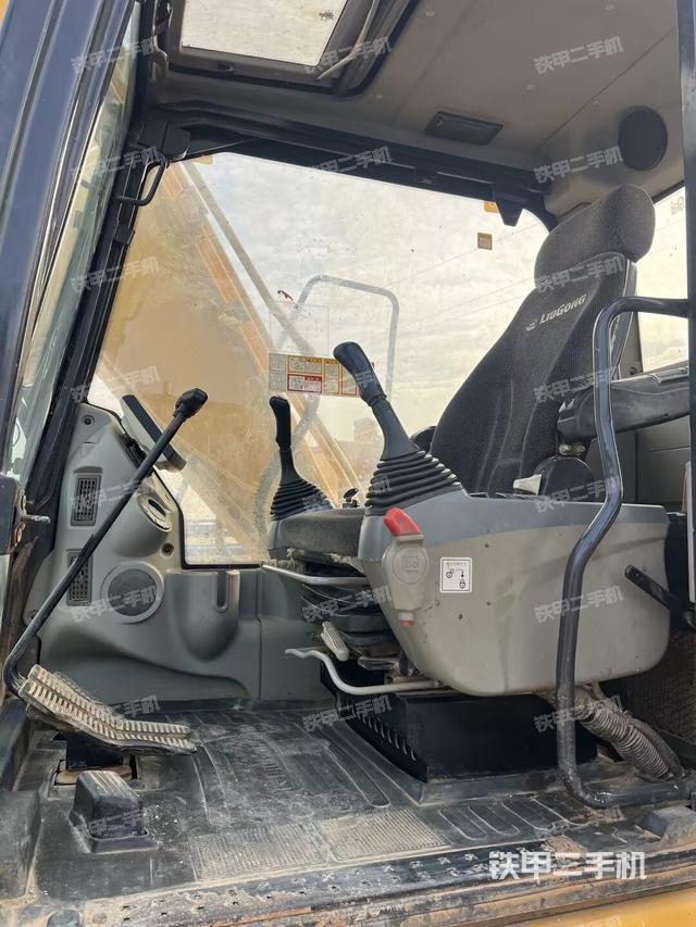 駕駛室整體（整機(jī)外觀）