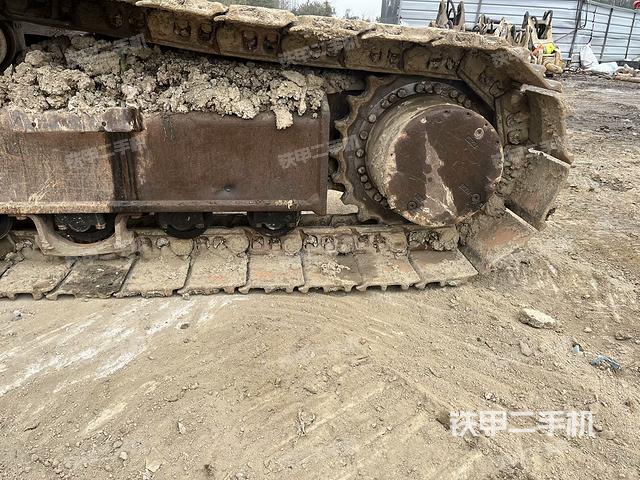 左驅(qū)動輪（行走機構(gòu)）