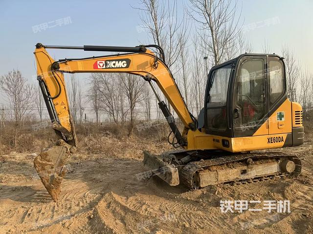 駕駛室整體(整機外觀) 駕駛室整體(整機外觀)