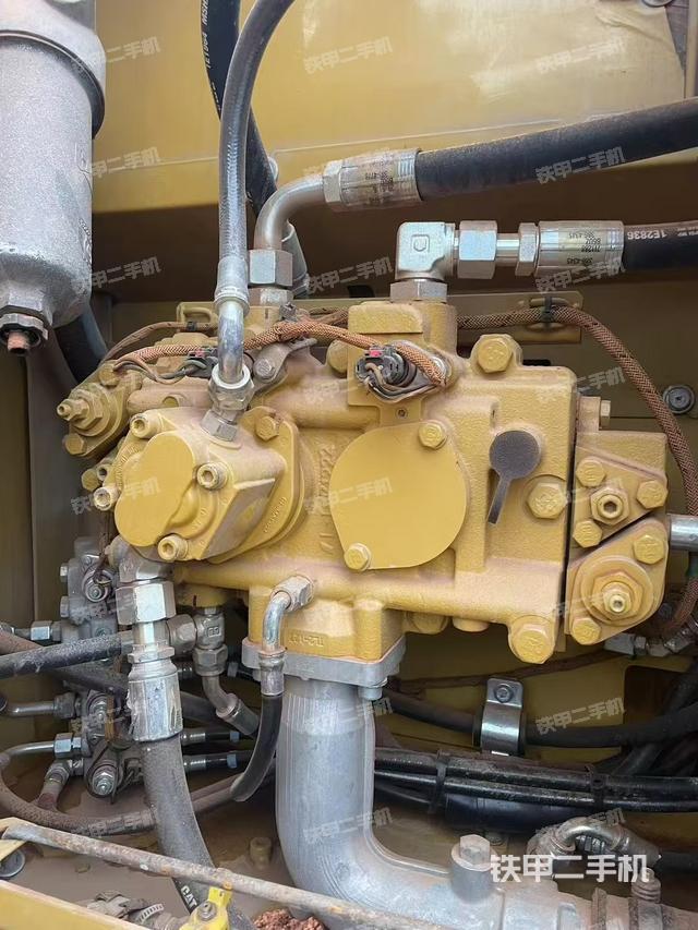 液壓泵艙室正面整體(整機(jī)外觀) 液壓泵艙室正面整體(整機(jī)外觀)