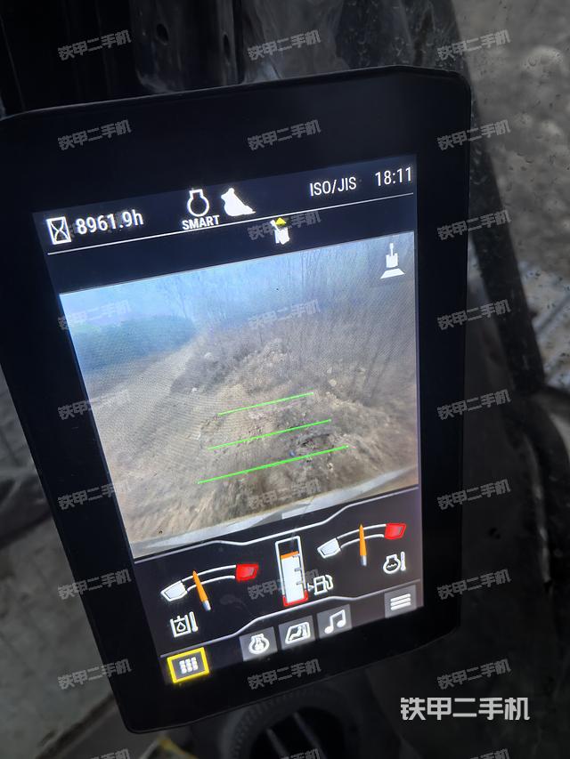 液压泵舱室正面整体（整机外观）